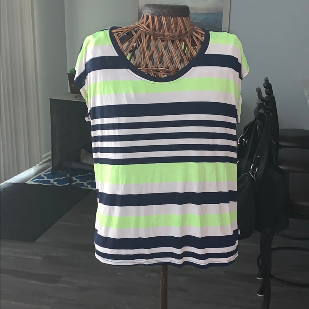 Short sleeve shirt with open back